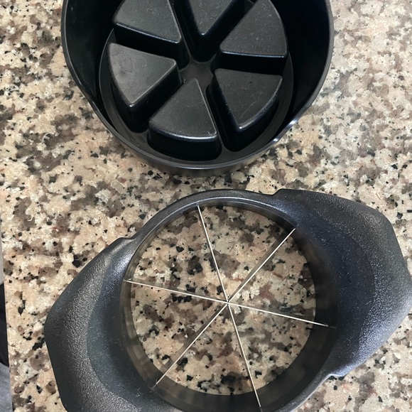 Pampered Chef Veggie Wedger Vegetable Slicer - Picture 2 of 6